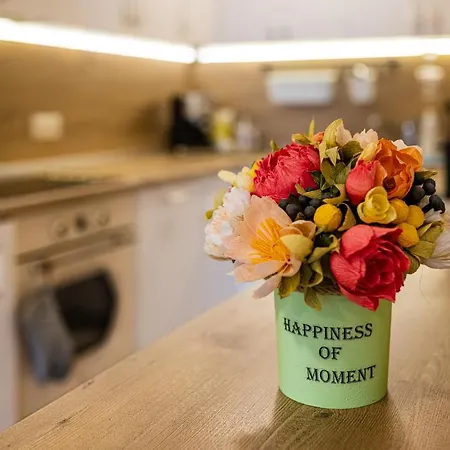 Julia Central 瓦爾納