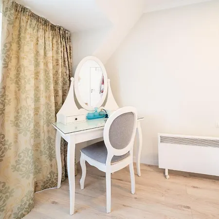 Julia Central Lägenhet