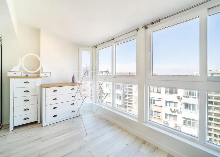 Julia Central * 瓦爾納