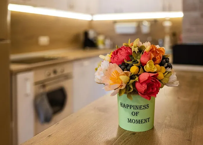 Julia Central 瓦爾納