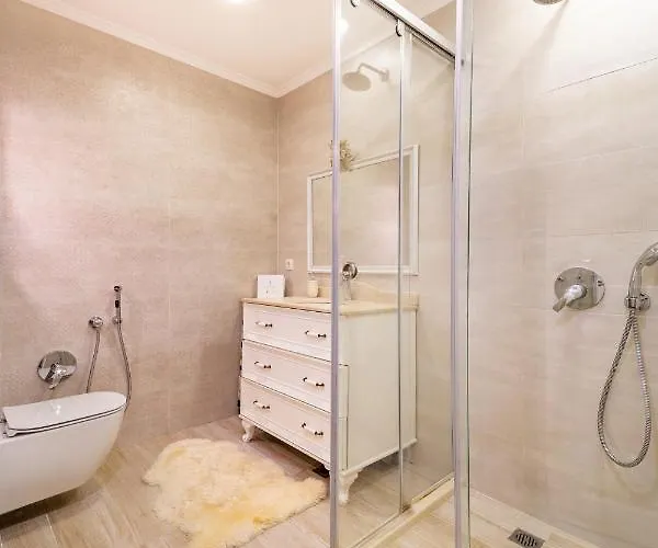 Julia Central Apartment *