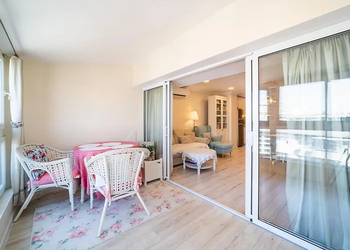 Julia Central * 瓦爾納