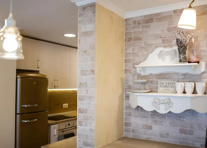 Julia Central * 瓦爾納