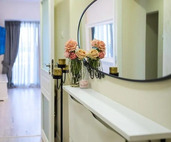 Julia Central Apartment