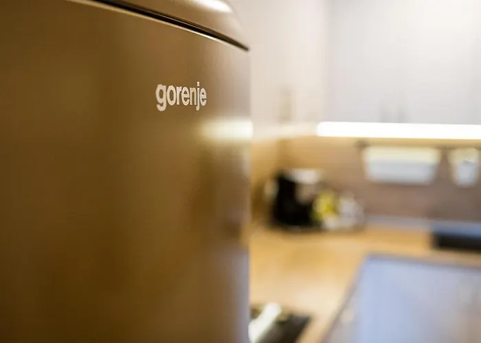 Julia Central * 瓦爾納