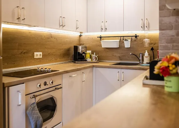 Julia Central * Варна